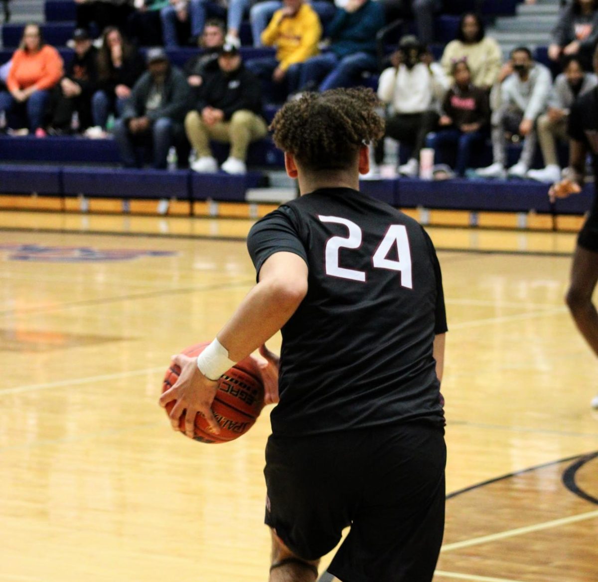 (2022-23) Sophomore Joey Hudson makes his way onto the court as he passes the ball to his teammate. 