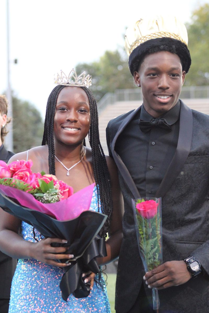 Jada Smith and Jahlil Manago pose for Homecoming Royalty Pictures