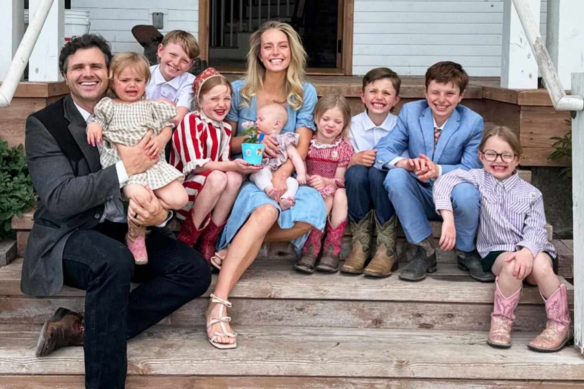 Hannah Neeleman (center, in blue) poses with husband Daniel (left) and their kids.