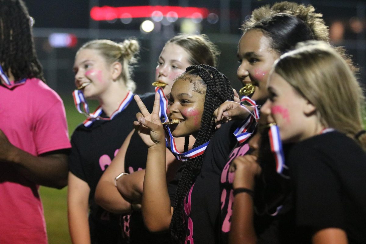 Ganese Harrington holding the winning medal in her mouth. 