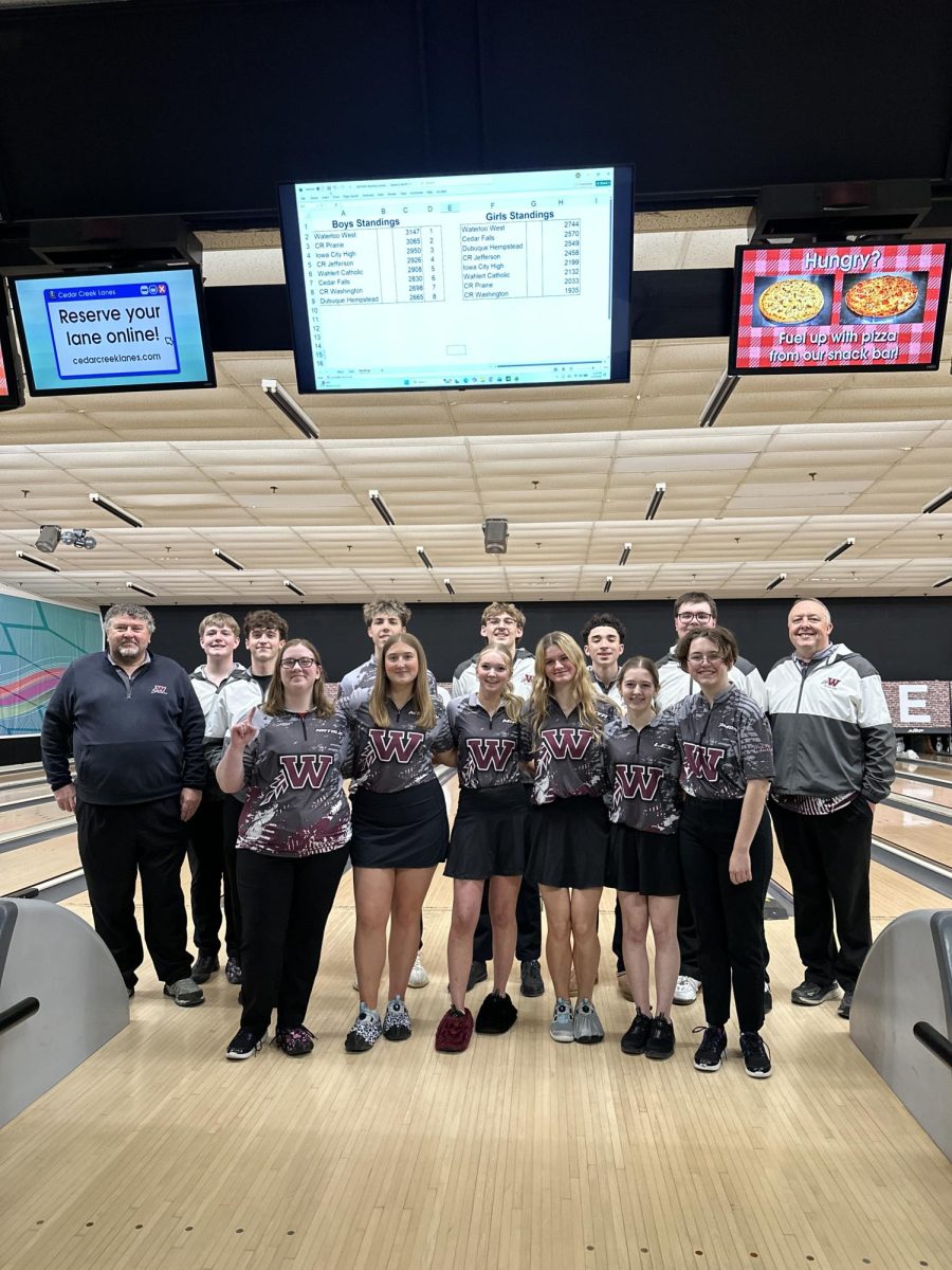 Wahawk Bowling poses together after sweeping this years MVC Divisional tournament 